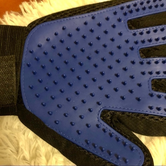 Royal Blue Pet Groom and Massage Glove - Picture 5 of 8